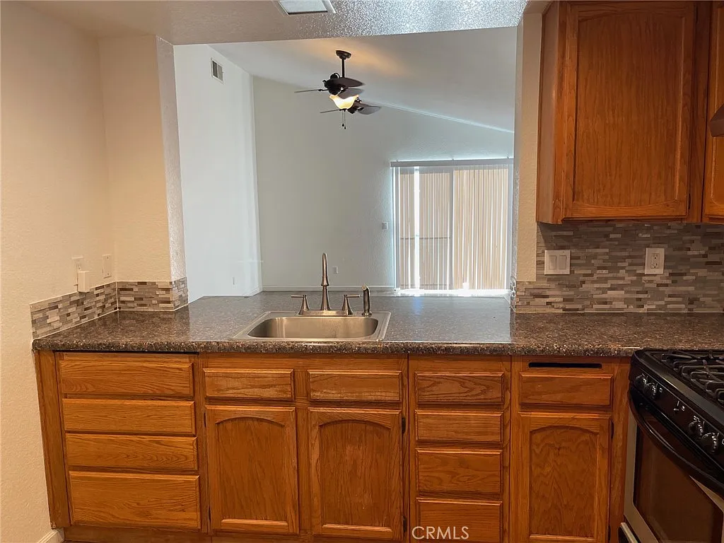 2 bed, 894 sqft, $2,100 — Photo 3
