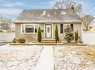 2210 6th St, East Meadow, NY