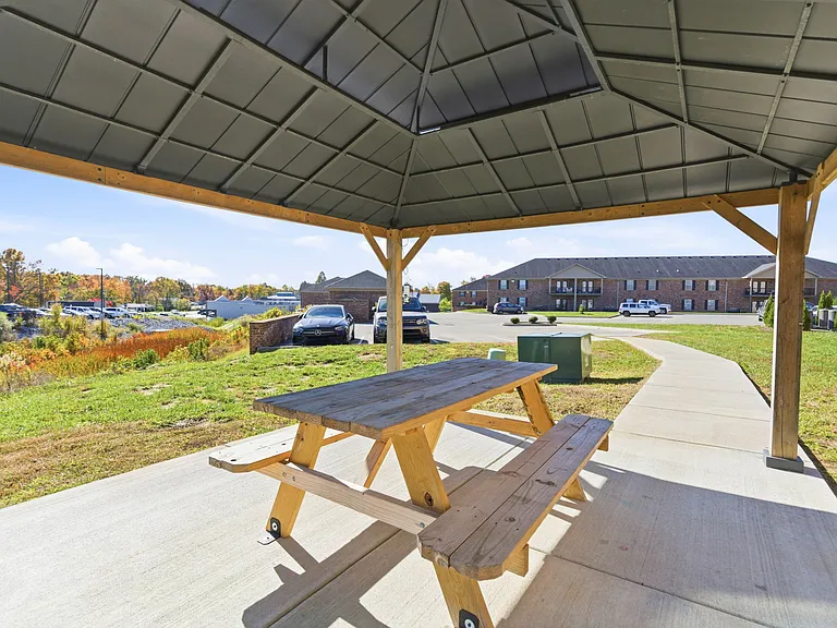 Greenbrier Apartments — Photo 101
