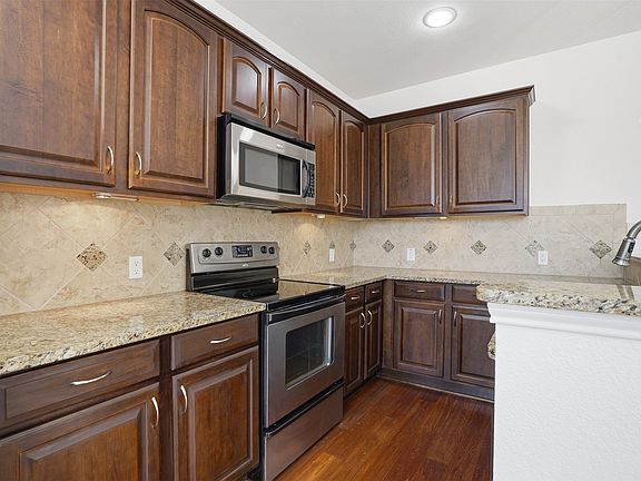 3rd image of 950 Henderson St #1214