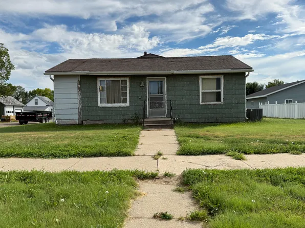 1227 E Dakota Ave, Pierre, SD 57501