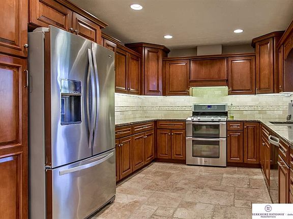 3rd image of 10310 Woodridge Ln