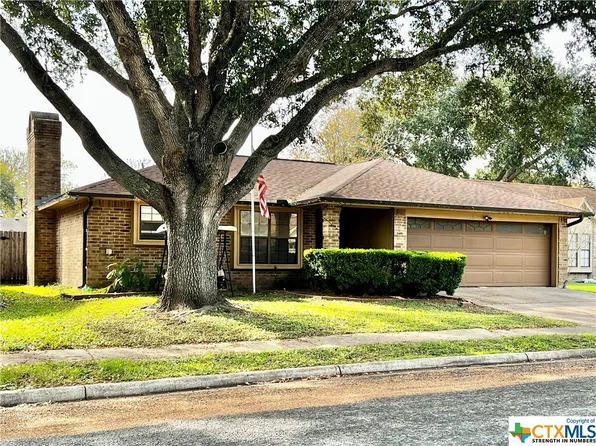 305 Byron Ln, Victoria, TX 77901