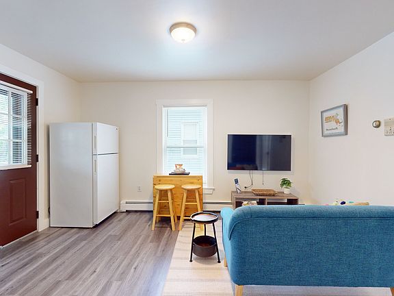 5th image of 22 Hews St #4