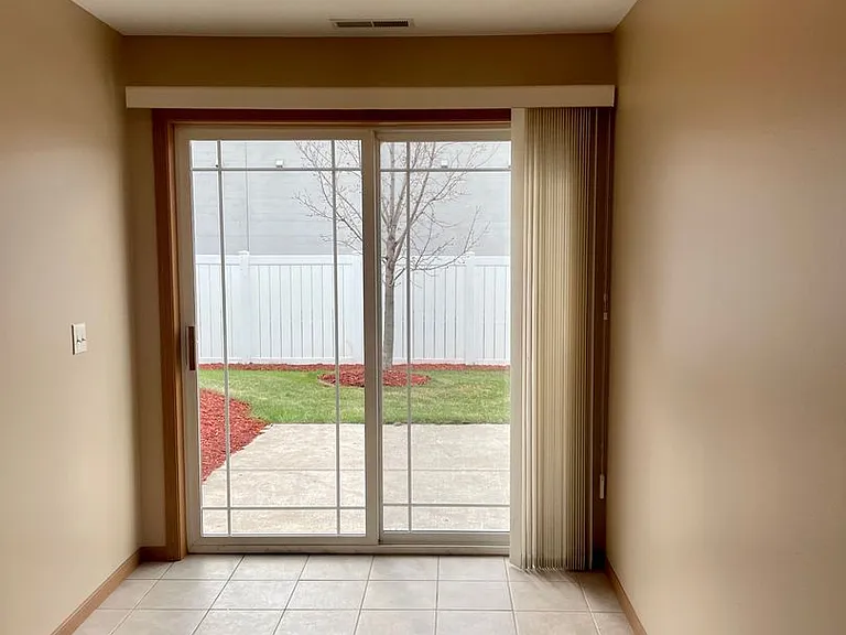 3552-3558 E Meadows Pl — Photo 18