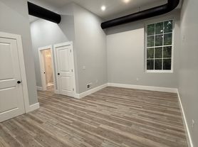 128 Monroe St