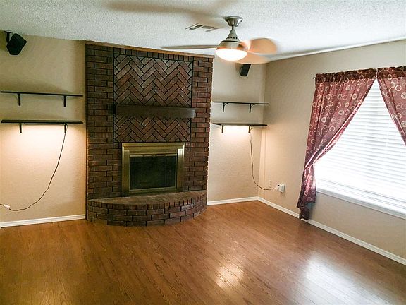 3rd image of 713 Shirley Ln