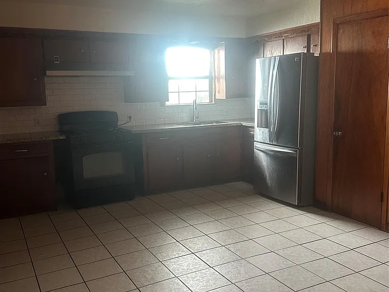 8214 Barkley St — Photo 4
