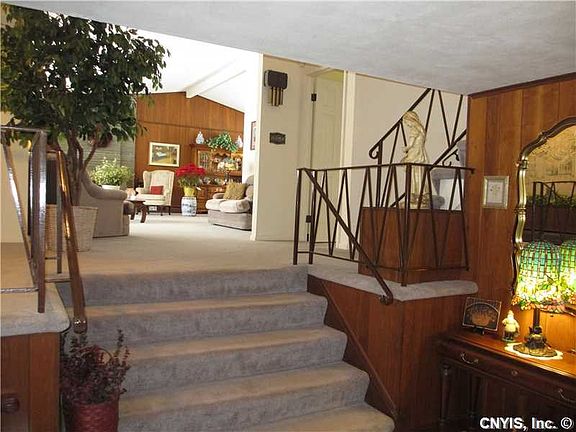 4th image of 114 Treeland Cir