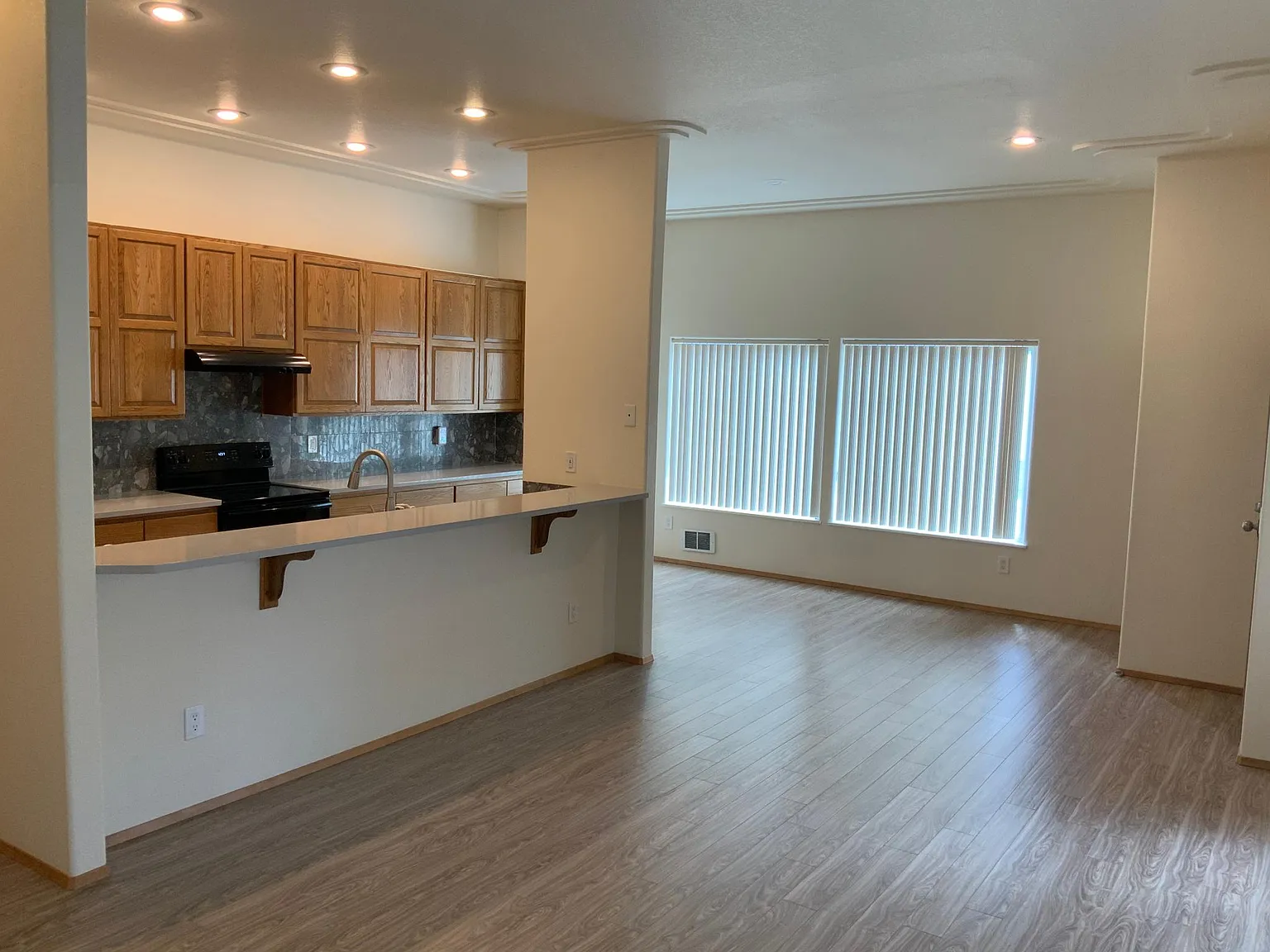 2 bed, 1700 sqft, $2,600 — Photo 2