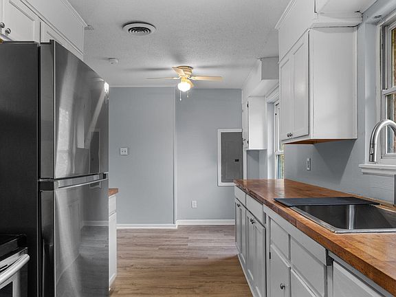 2nd image of 3015 Thomas Lane