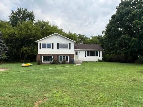 56954 Appleblossom Dr, Bangor, MI 49013