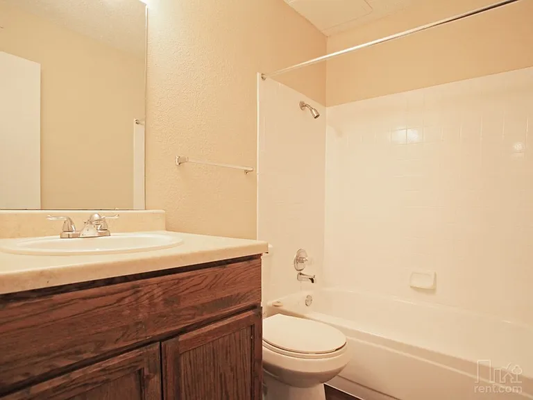 COLLEGE PARK — Photo 15