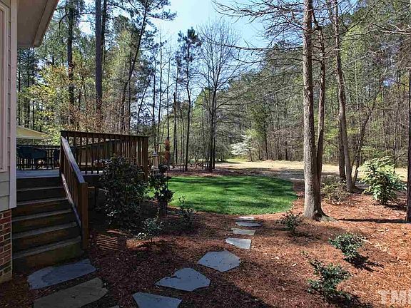nice stepping stones to the back yard space