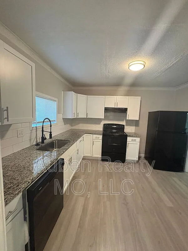 3 bed, 2.0 bath, 1342 sqft, $1,525 — Photo 4