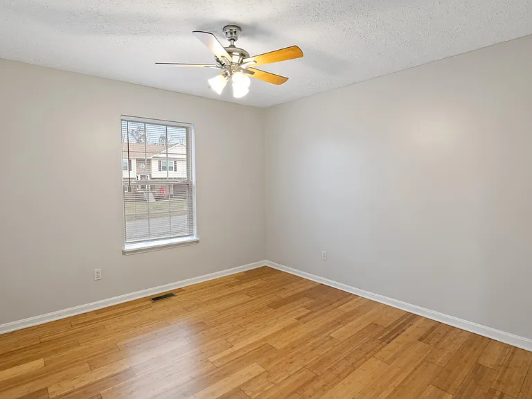359 Montgomery Cir — Photo 19