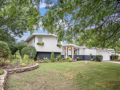 1985 Oak Cliff Dr NE, Grand Rapids, MI, 49525