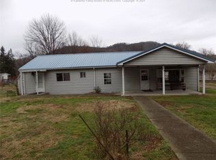 105 Wagner St, Cabin Creek, WV 25035
