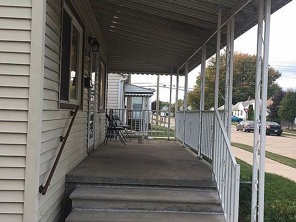 3rd image of 17826 Lowell St