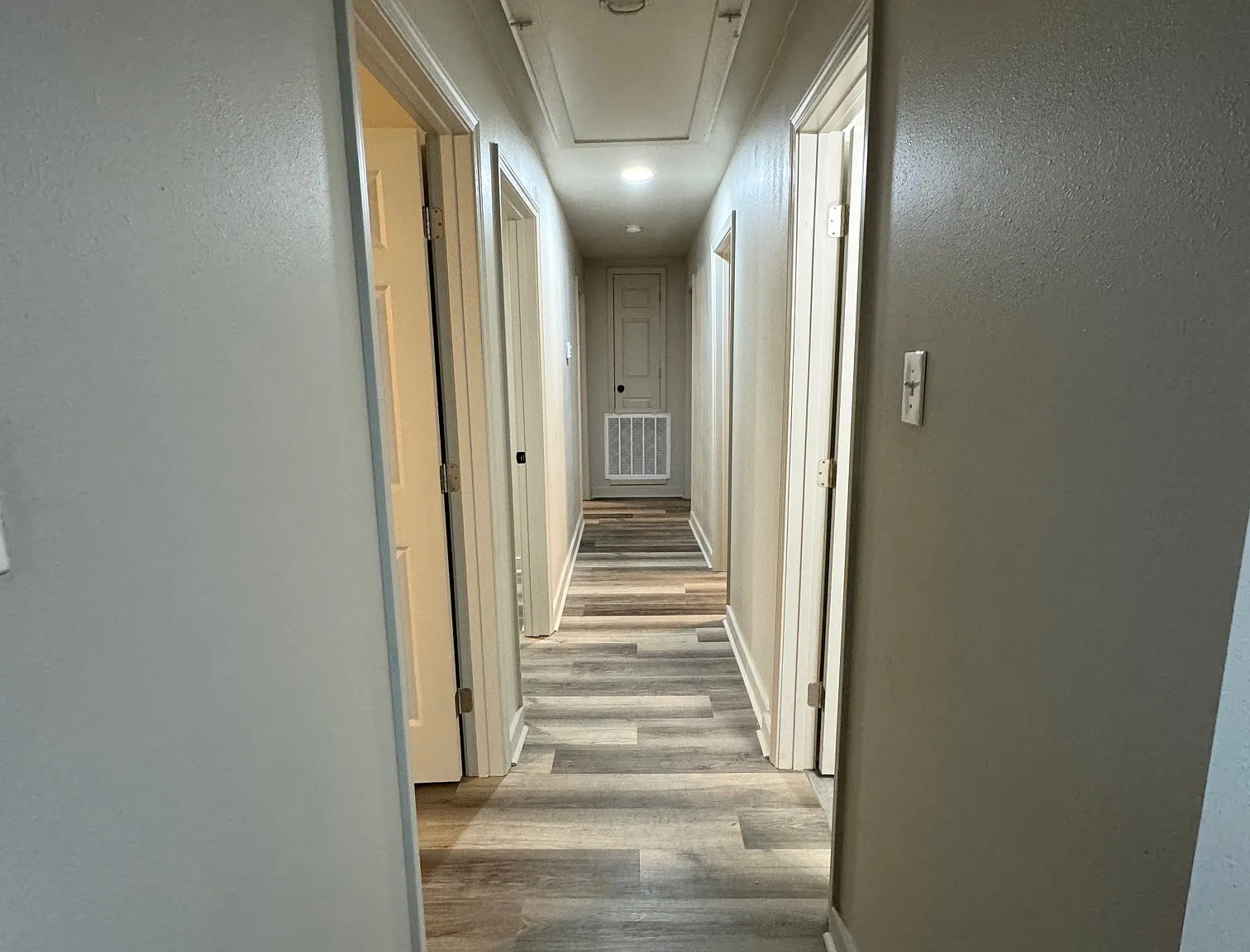 5 bed, 2600 sqft, $2,200 — Photo 4