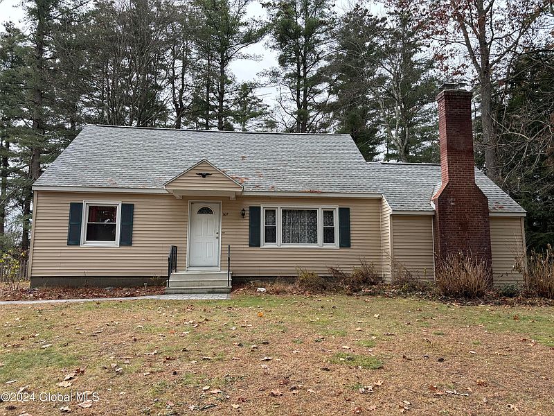 2nd image of 207 Pinewood Drive