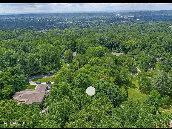 5th image of 3217 Curtis Ln