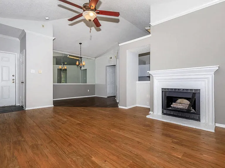 Living Room w/fireplace