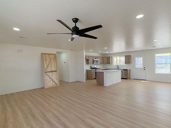 5th image of 555 W Frying Pan Rd