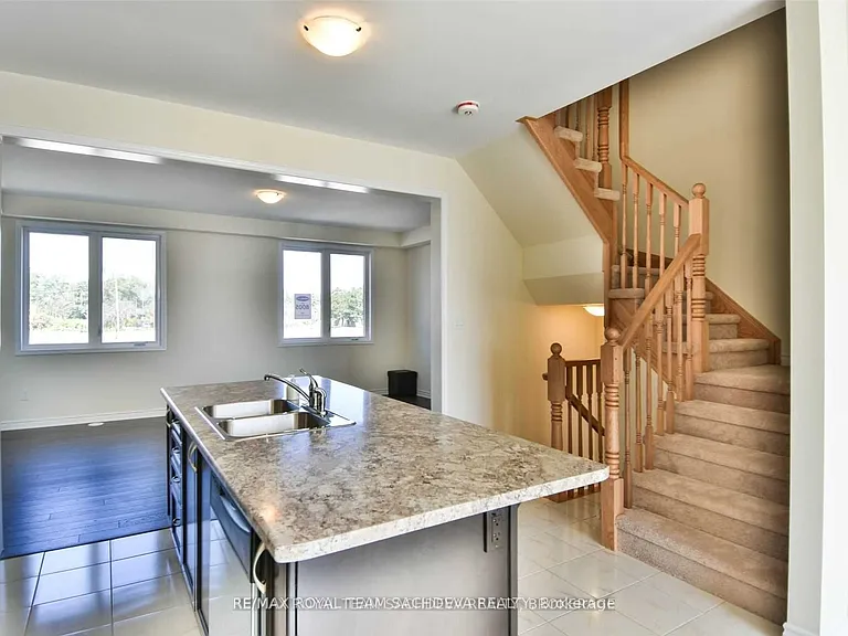 10 Heron Park Pl — Photo 18