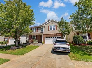 2015 Savannah Hills Dr, Matthews, NC 28105