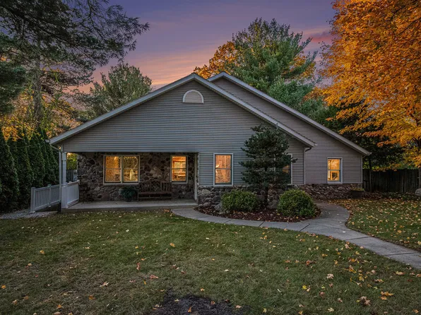 2932 S 3rd St, Niles, MI 49120