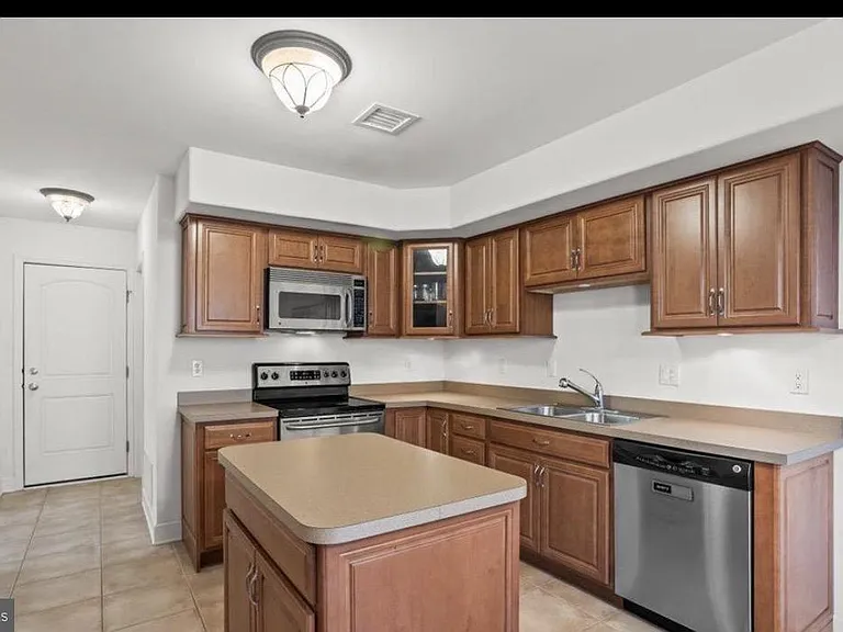 10 Lenox Ct — Photo 10