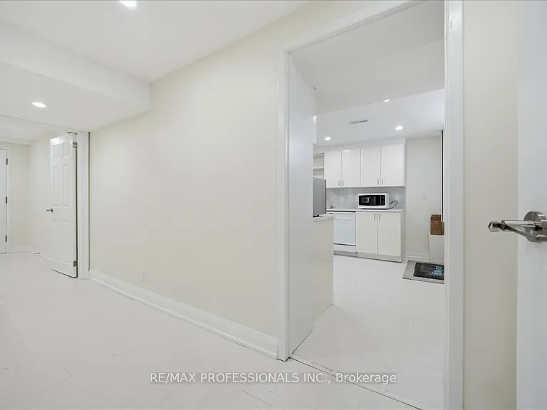 9611 Keele St #C — Photo 3