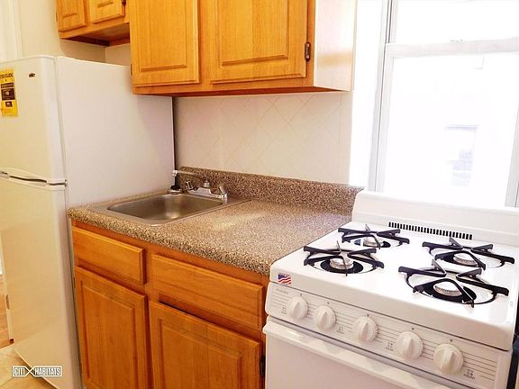 4th image of 355 W 85th St APT 82
