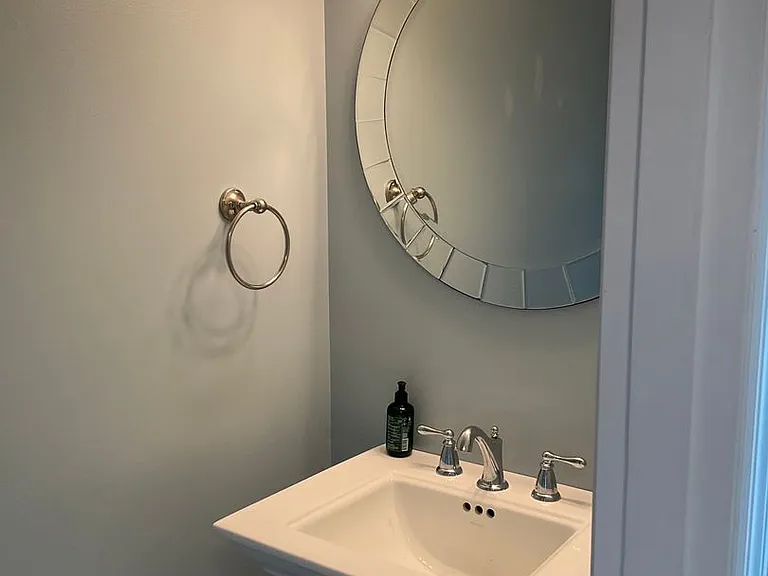 1049 Royal Dr — Photo 15