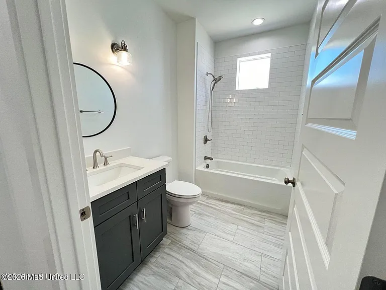 300 Seminary Dr — Photo 9