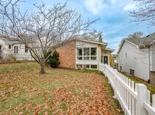 1659 Fernwood St, Saint Paul, MN 55108