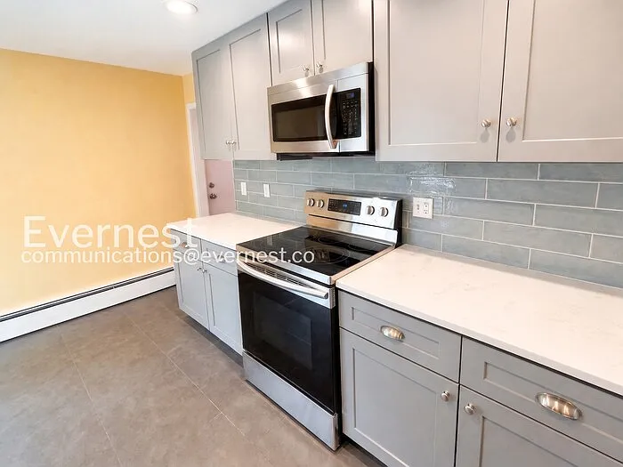 4 bed, 2.0 bath, 2120 sqft, $3,197 — Photo 4