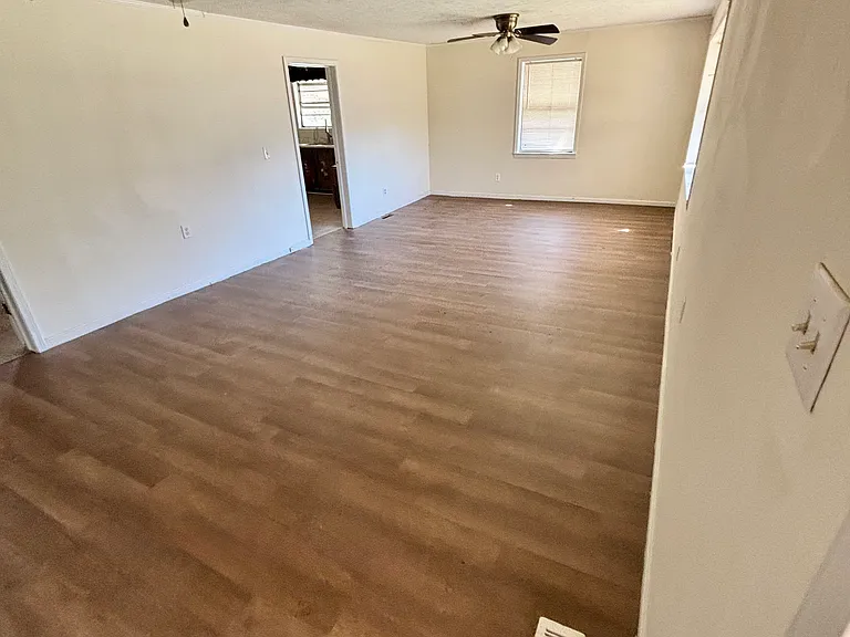 1210 Hoke St — Photo 4