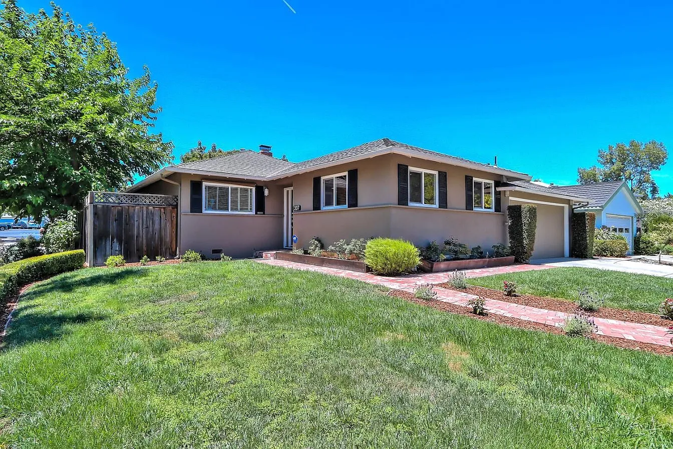 237 Carlton Ct