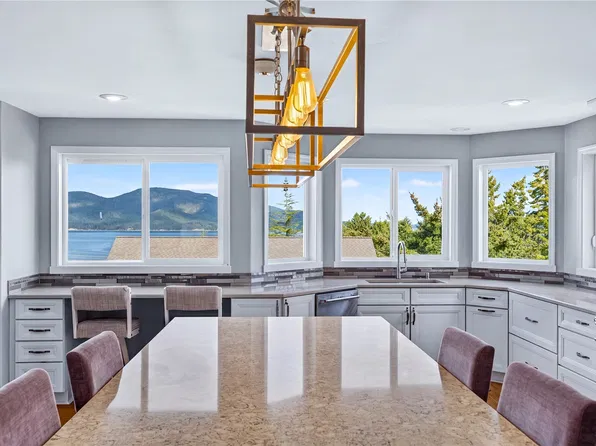 3502 W 2nd Street, Anacortes, WA 98221