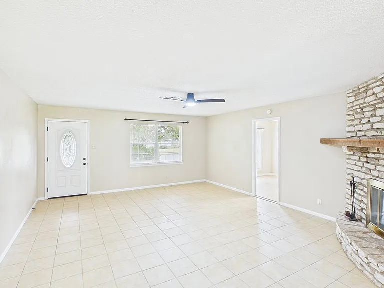328 Glenmoor Dr — Photo 5
