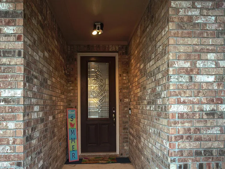 7910 Emmeline Dr — Photo 2