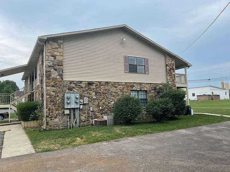 200 Maple Ave — Photo 4