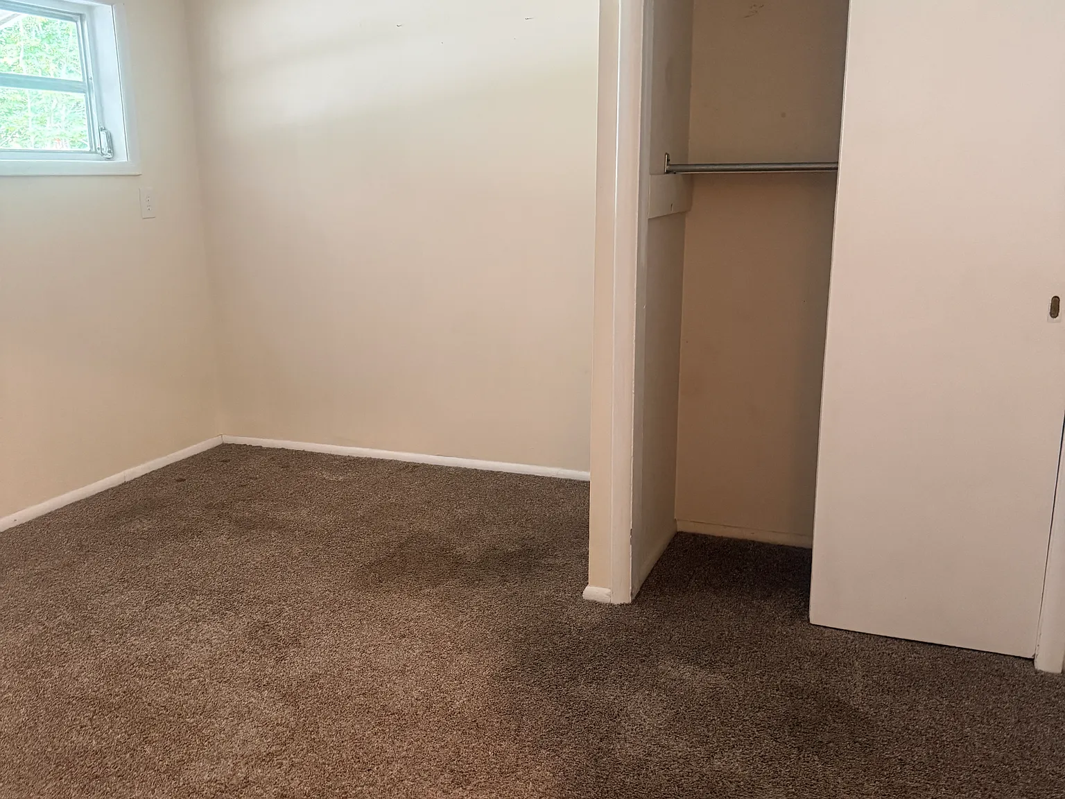 3 bed, $1,200 — Photo 3