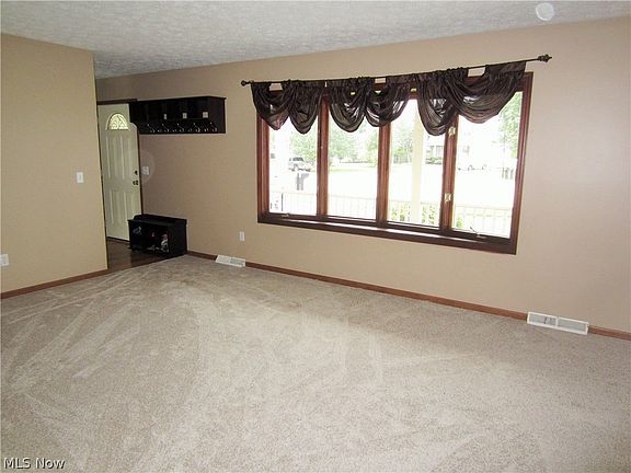 3rd image of 152 Xavier St