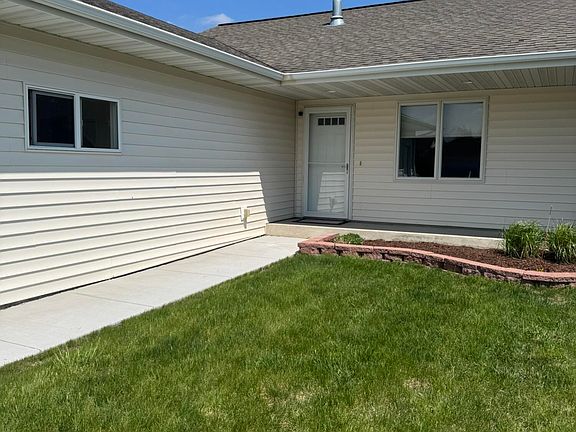 2nd image of 1613 Park Dr SE