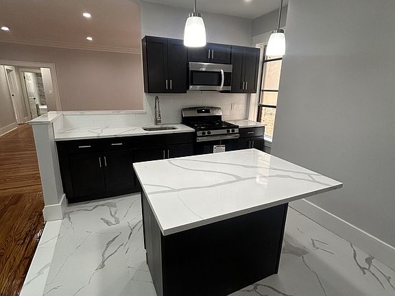 5th image of 610 Salem Ave #2B-1Ba