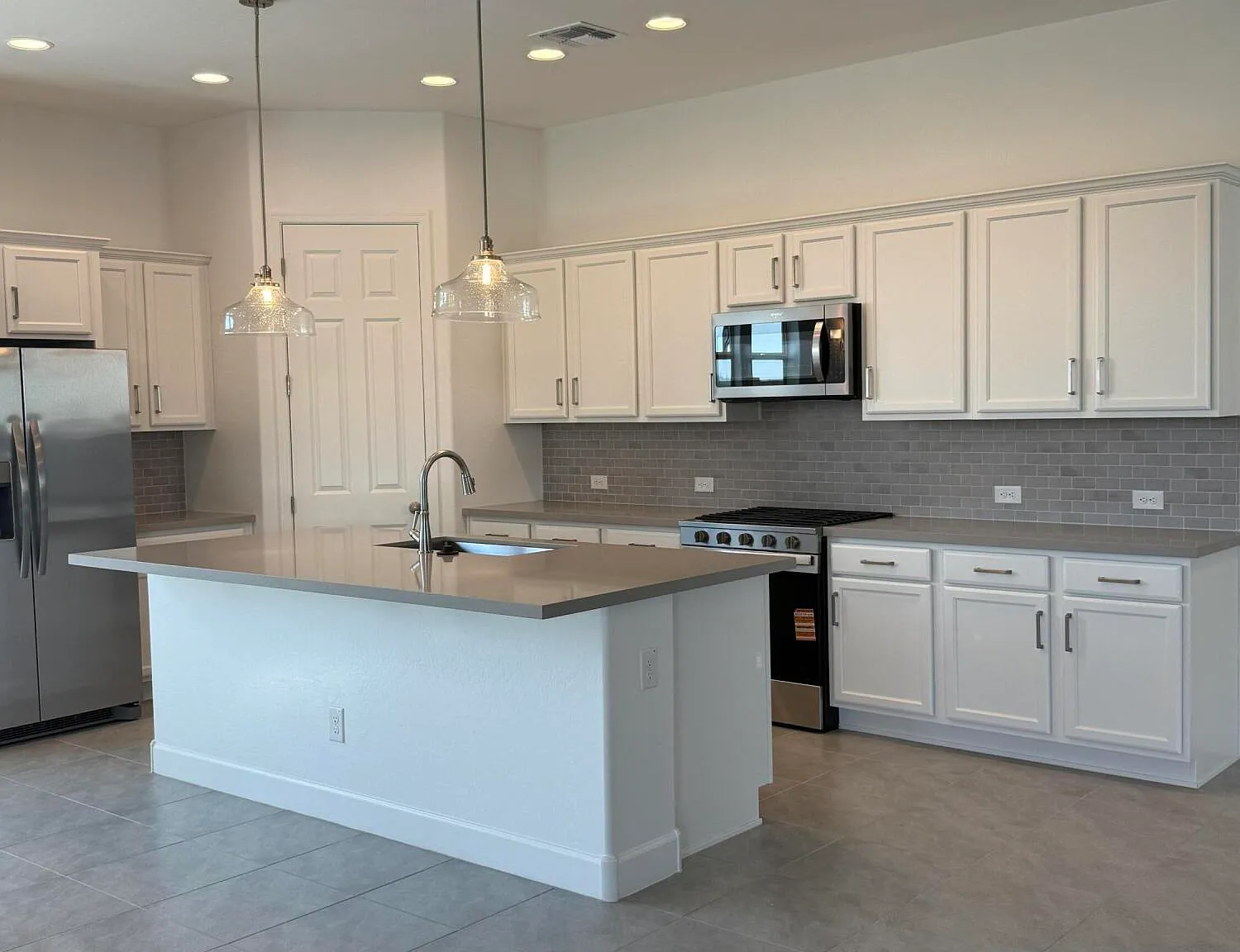 3 bed, 2050 sqft, $2,400 — Photo 3