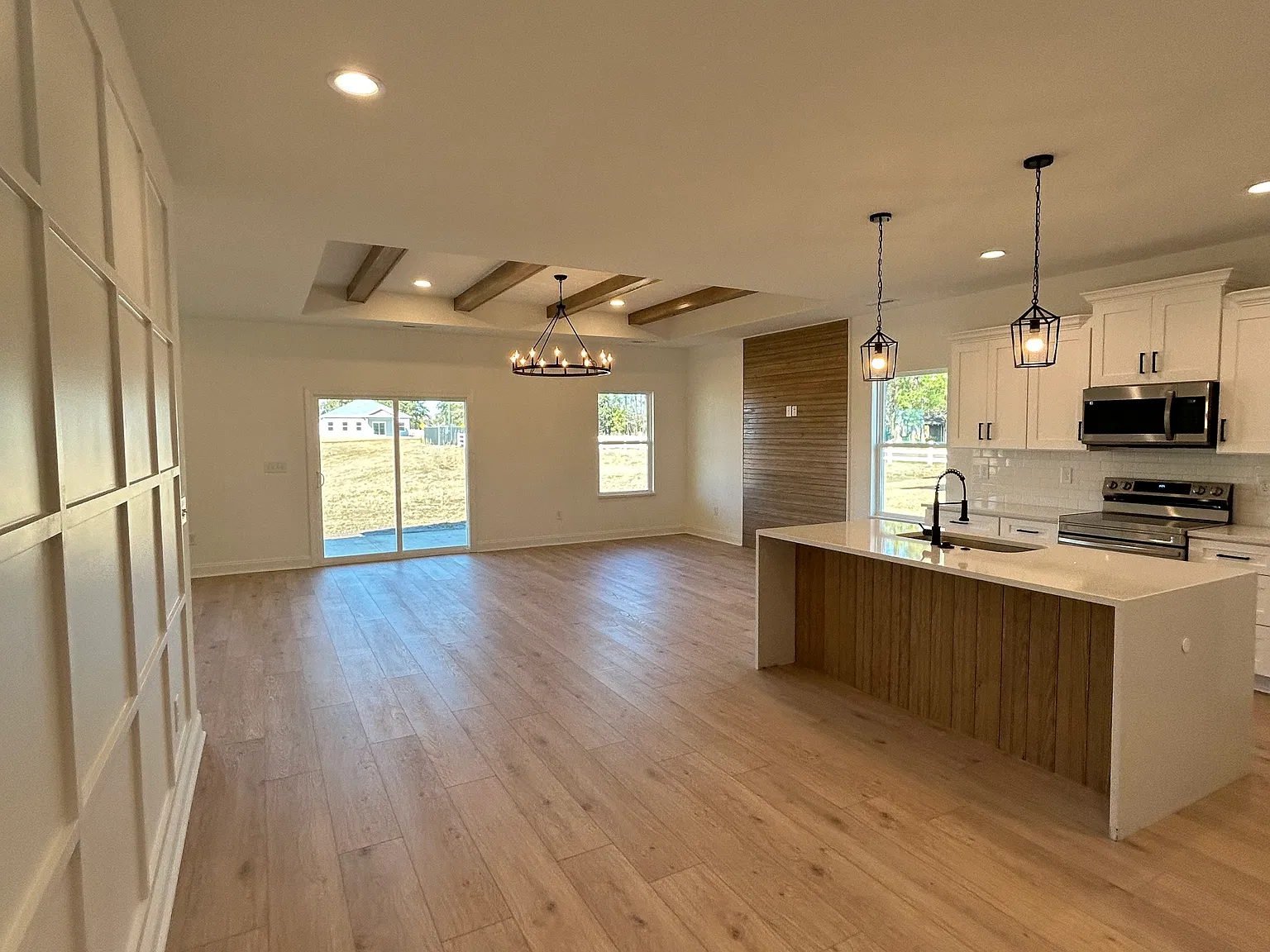 3 bed, 2748 sqft, $2,300 — Photo 3